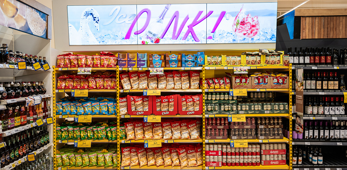 digital screens inspire grocery shoppers in-store